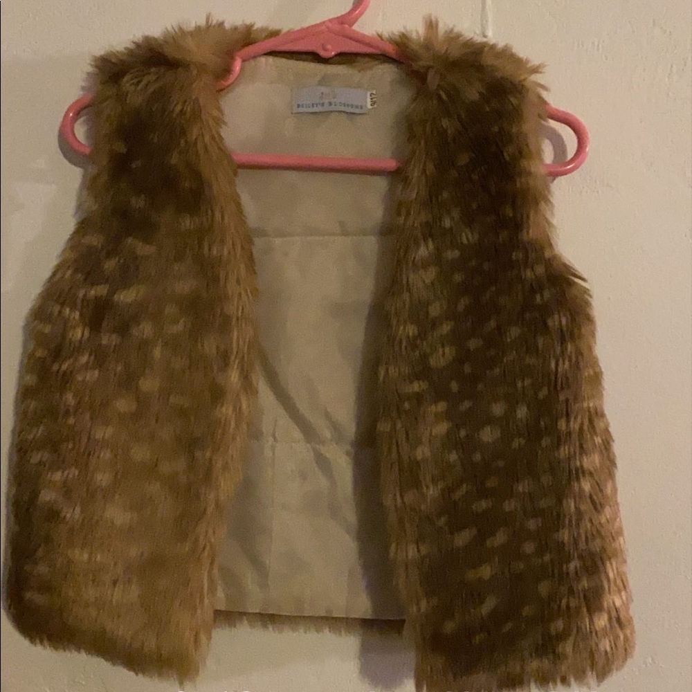 Darling doe Faux fur vest
